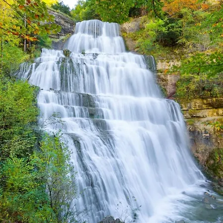 4 Personnes Proche Des Cascades Du Herisson Апартаменты